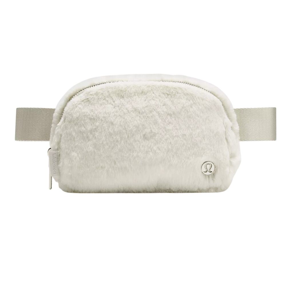 Lululemon Everywhere Belt Bag Plush Fleece Bone / Silver 1L